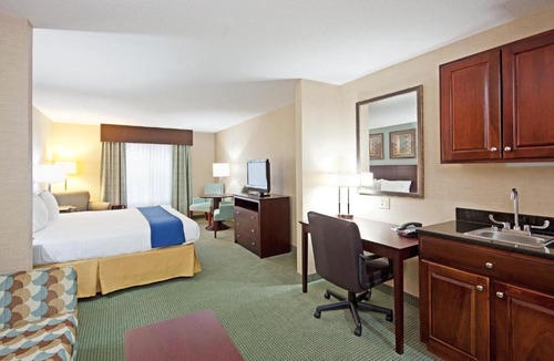 Meriden Hotel | Holiday Inn Express & Suites Meriden by IHG