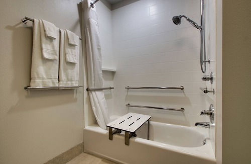 Mount Vernon Hotel | Holiday Inn Express & Suites Mount Vernon by IHG