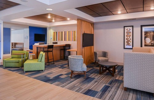 Champaign Hotel | Holiday Inn Express Hotel & Suites Urbana-Champaign, an IHG Hotel