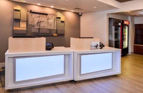 Champaign Hotel | Holiday Inn Express Hotel & Suites Urbana-Champaign, an IHG Hotel