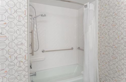 Rockford Hotel | Holiday Inn Rockford by IHG