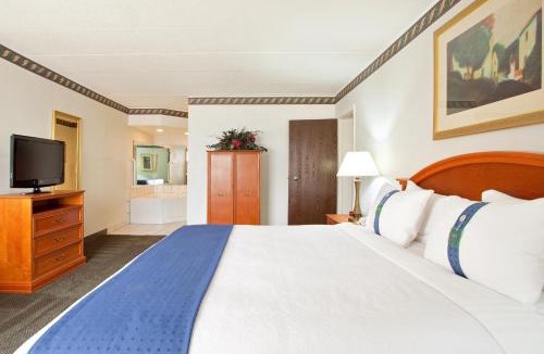 Rockford Hotel | Holiday Inn Rockford by IHG