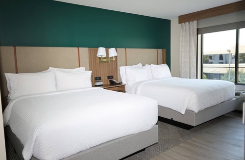 Fairview Heights Hotel | Holiday Inn St. Louis Fairview Heights by IHG