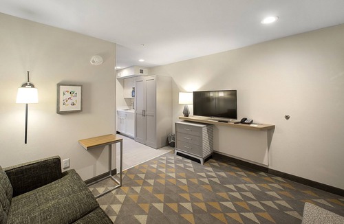 Decatur Hotel | Holiday Inn & Suites Decatur-Forsyth by IHG