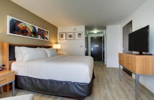 Orange Prairie Hotel | Holiday Inn & Suites Peoria at Grand Prairie by IHG