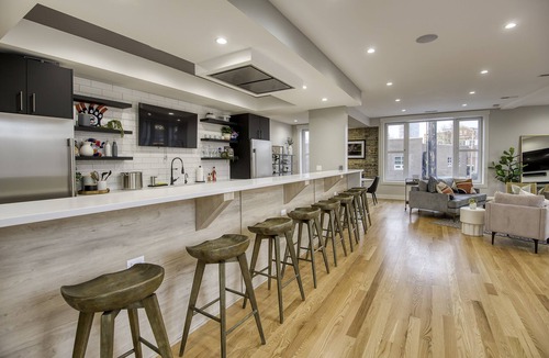 Wrigleyville Apartment | "Holy Cow"! 4bed 4bath Duplex Penthouse w/ 3,000 sqft Private Roof-Deck!