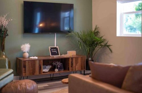 Ottawa House | Home 15 min from Starved Rock and Chicago Skydive!