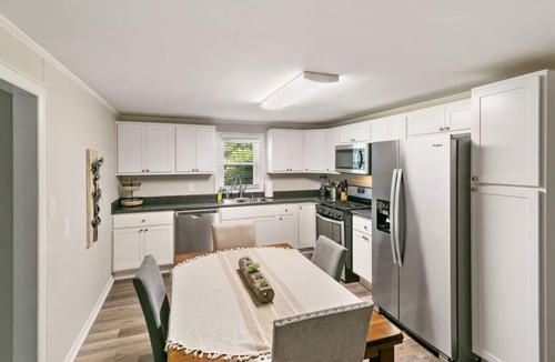 Libertyville House | Home in DT Libertyville near Corp HQs & Naval Base