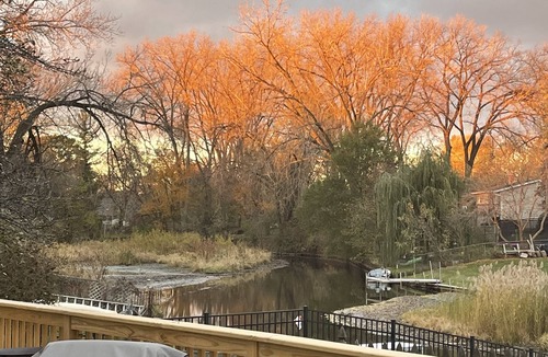 McHenry House | Home movie theater, channel front,Fox River&Chain O'Lakes access- by Downtown!