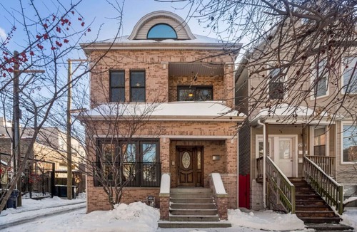 North Center House | Home Near Wrigley *Free Parking & Pet Friendly!*