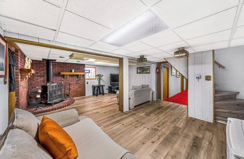 Forest Glen House | Home sweet home in Northwest Chicago, almost a sole unit for you, great location