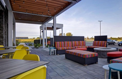 Loves Park Hotel | Home2 Suites By Hilton Loves Park Rockford