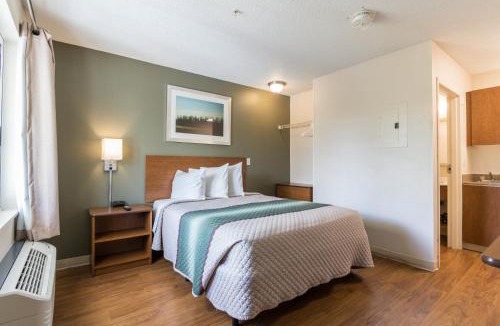 Survey Creek Hotel | HomeTowne Studios by Red Roof Fort Lauderdale