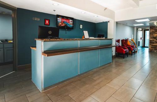 West San Antonio Hotel | HomeTowne Studios by Red Roof San Antonio - SeaWorld Northwest