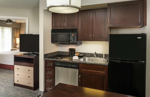 Schaumburg Hotel | Homewood Suites by Hilton Chicago - Schaumburg