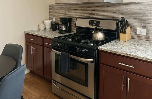 Chicago Apartment | Homey 2BR Apt w/Parking