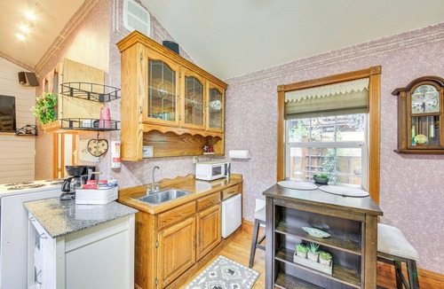 Libby Apartment | Homey Pet-Friendly Libby Cottage w/Yard by Creek!