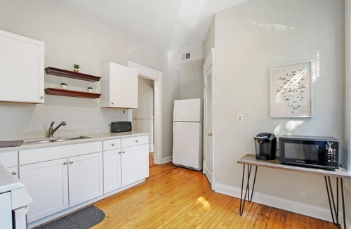Uptown Apartment | Homey|Vintage|2BR Uptown