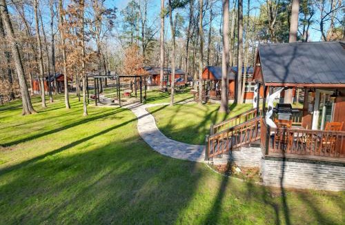 Broken Bow House | Hook, Line, & Sinker Retreat: Fire Pit, Grill!