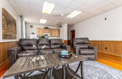 Scales Mound Apartment | Hornet Lodge