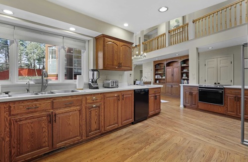 Rockford House | HOT TUB - Arcade Room - Theater - Gym - Sauna