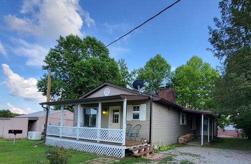 Hardin County House | Hot tub by Garden of the Gods; Shawnee National Forest, Illinois Ozarks