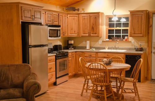Carbondale Cabin | Hot Tub Cabin- In the Heart of Shawnee Wine Trail