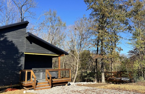 Carbondale Cabin | Hot Tub Cabin- In the Heart of Shawnee Wine Trail