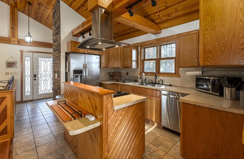 Carbondale House | Hot Tub Overlooking Sunset Ridge | Sleeps 6