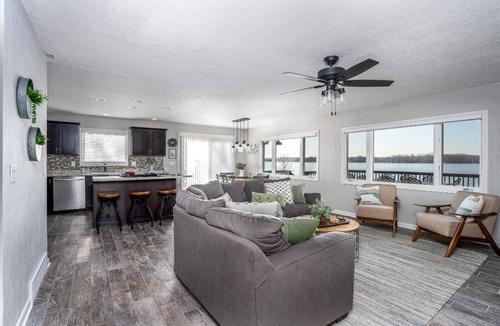 East Moline House | Hot Tub River Views