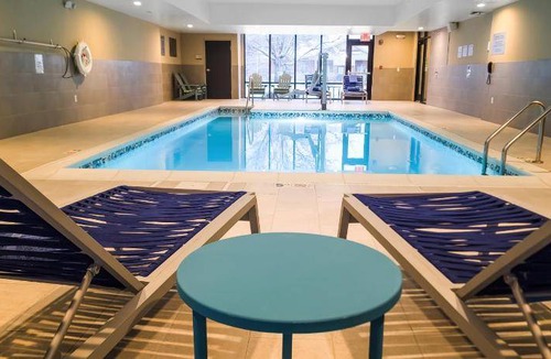 Bolingbrook Hotel | Hotel ∙ 2 bedrooms ∙ 127 guests