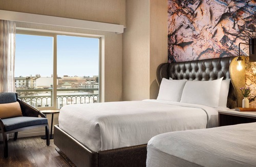 Naperville Hotel | Hotel Indigo Naperville Riverwalk by IHG