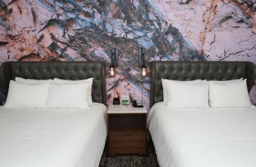 Naperville Hotel | Hotel Indigo Naperville Riverwalk by IHG