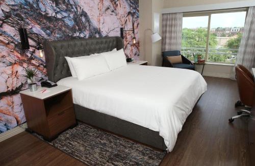 Naperville Hotel | Hotel Indigo Naperville Riverwalk by IHG