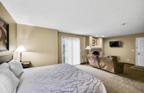 Urbana Hotel | Hotel O Suites & Conference Centre Urbana-Champaign University