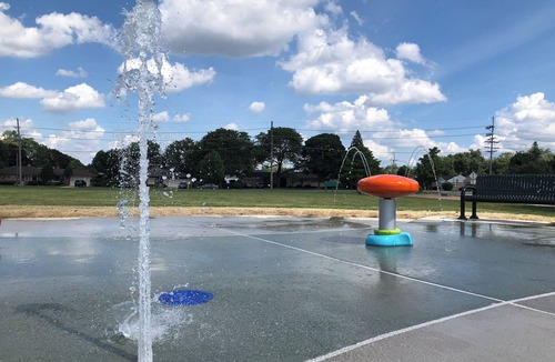 Des Plaines House | House in the Park
