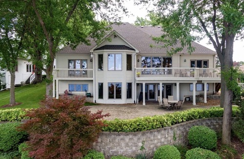Lake Villa House | House on the lake