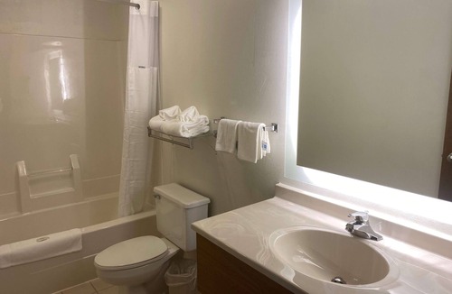 Manteno Hotel | Howard Johnson by Wyndham Manteno