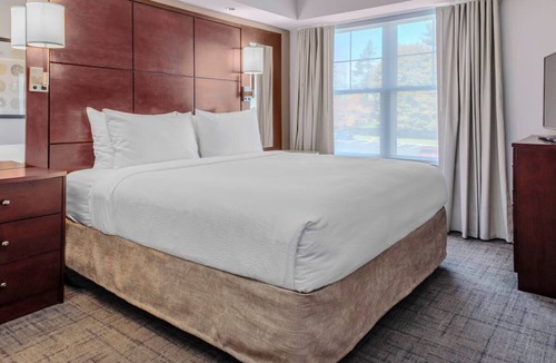 Northwest Yonkers Hotel | Hudson River 2 BR Suite Breakfast, Gym & Pool