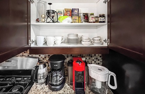 West Town Villa | HUGE! 3BR Private Home+Garage+360° Roof Deck+Hot Tub+EV+Sleeps 12