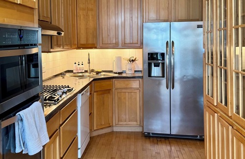 Old Town House | Huge 5 BR Home/Private Yard/Walk Everywhere/Parking for 2 Cars