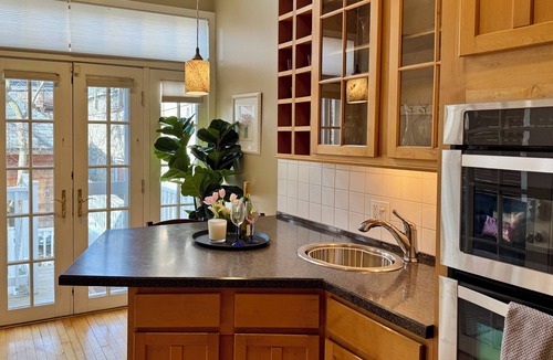 Old Town House | Huge 5 BR Home/Private Yard/Walk Everywhere/Parking for 2 Cars