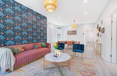 Lakeview House | Huge Jungle Retreat w/Ping Pong + Huge Basement. Walk to Wrigley, Restaurants