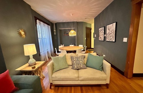 Lake View East Condo | Huge Lakeview Retreat Sleeping 20 with Parking!