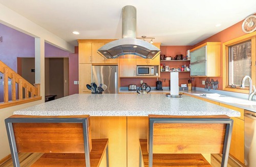 The Galena Territory House | Huge Luxury 4-Bedroom Home! Stunning views! Walk-in Shower, Hot Tub, Fire Pit.