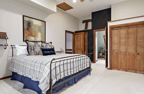 McHenry House | Huge Renovated Barn Estate. Perfect for Groups