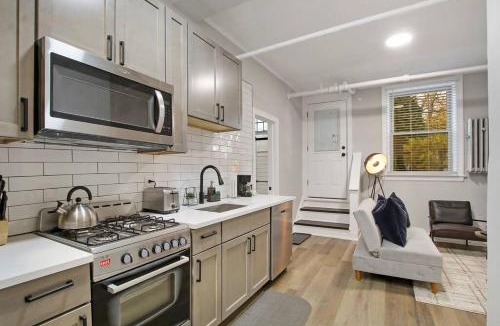 Evanston Apartment | Ideal 1-Bedroom Apartment - Hartrey G