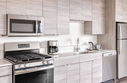 Bucktown Apartment | Ideal Bucktown 2 BR w/ Gym, close to shops, by Blueground
