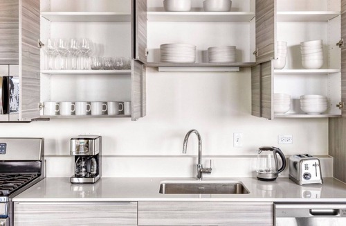 Bucktown Apartment | Ideal Bucktown 2 BR w/ Gym, close to shops, by Blueground