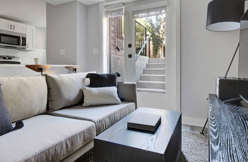 Edgewater Apartment | Ideal Edgewater 1BR w/ patio, W/D, 2 blocks to lakefront, by Blueground